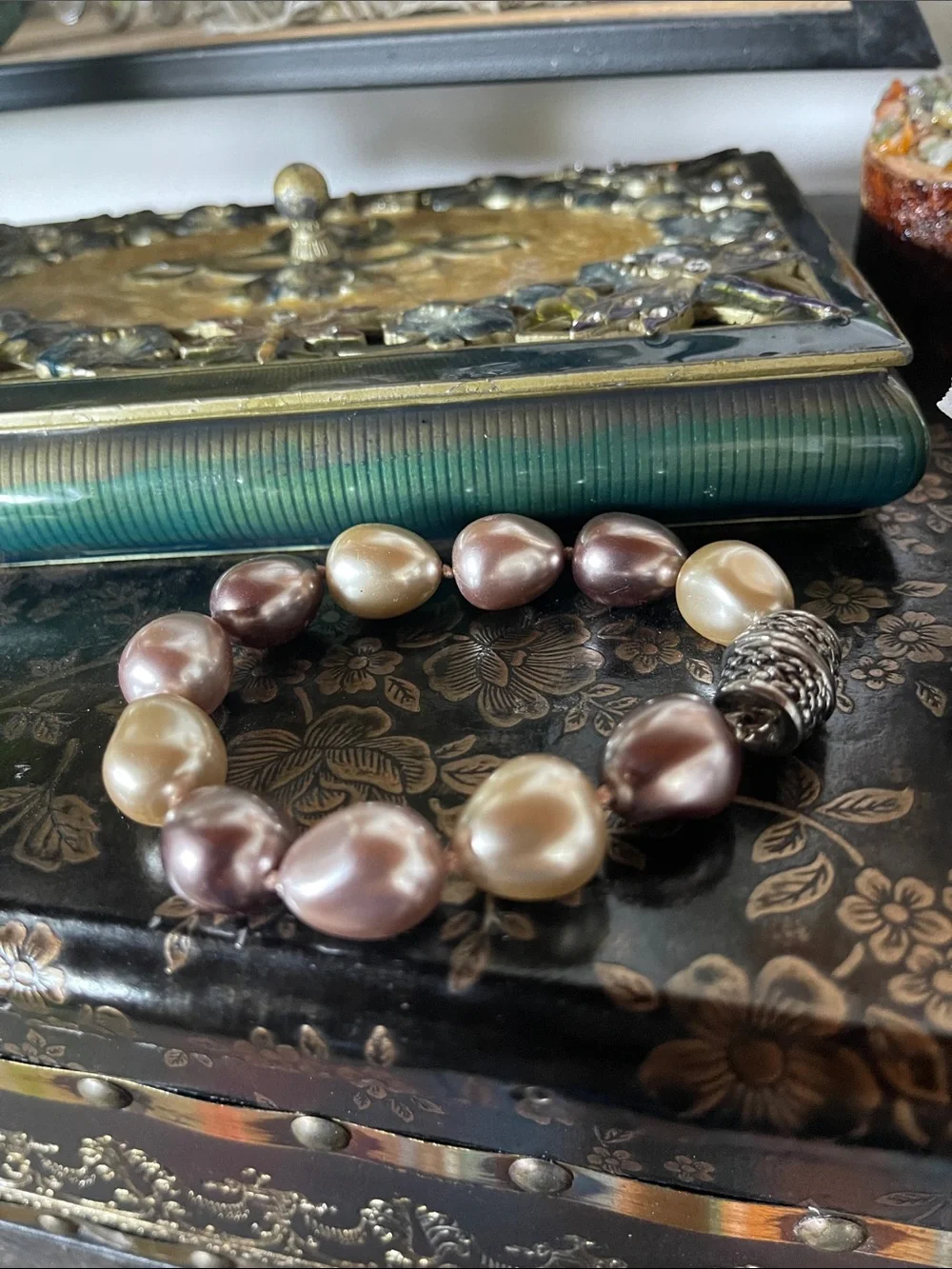 Faux Pearl Bracelet with Magnetic Closure